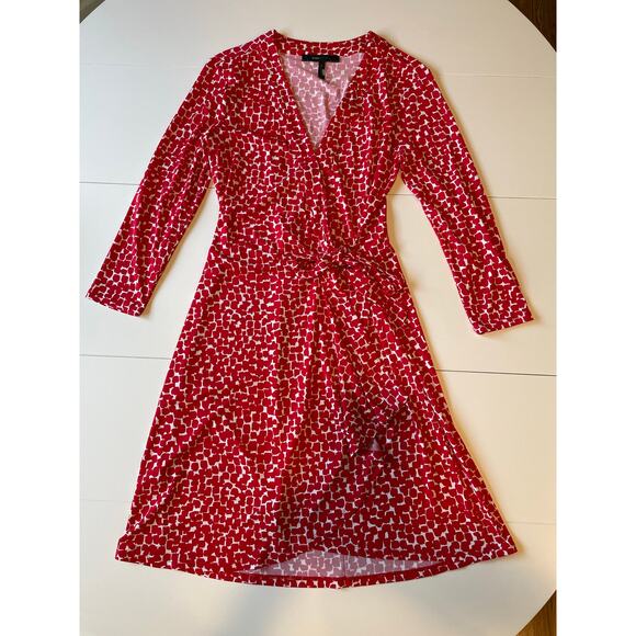 BCBGMaxAzria Faux Wrap Dress NWOT Abstract Red White V-Neck Stretch Sz S Career - Picture 5 of 8